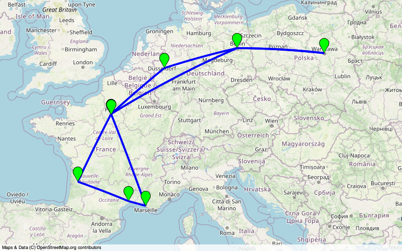 Une carte de l’europe allant de la France jusqu’à la Pologne où les villes de Varsovie, Berlin, Essen, Paris, Bordeaux, Montpellier et Marseille sont distinguées par des indicateurs verts. Les trajets entre ces villes en train sont des lignes droites bleues traçant une constellation.